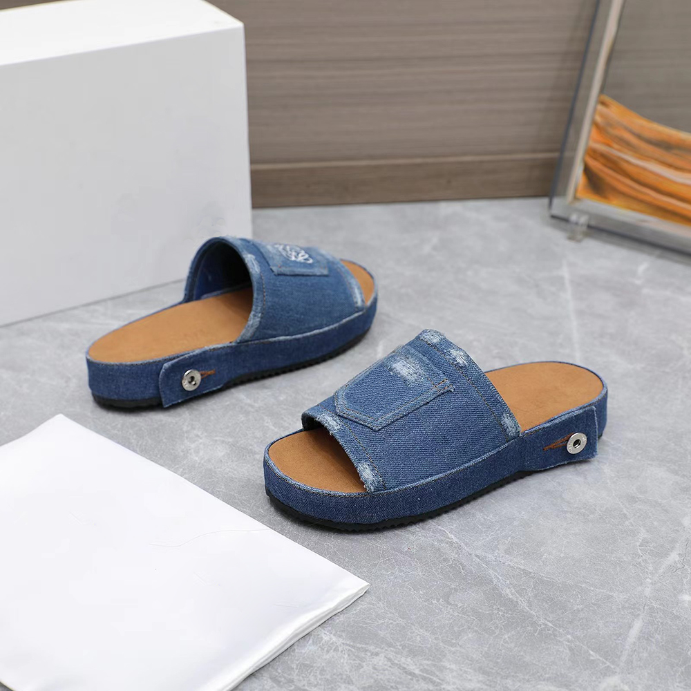 Men's and women's thick soled casual slippers fashion Versatile Flat bottom Sandals Luxury Designer Beach Thick bottom slipper factory footwear With box, Black
Men's and women's thick soled casual slippers fashion Versatile Flat bottom Sandals Luxury Designer Beach Thick bottom slipper factory footwear With box, Black