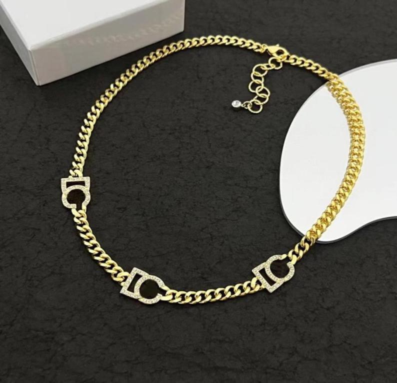 Fashion new designed Charm ladies necklace Bracelets hollow out G Letters with diamonds 18K gold plated women bracelet Designer Je4337290
Fashion new designed Charm ladies necklace Bracelets hollow out G Letters with diamonds 18K gold plated women bracelet Designer Je4337290