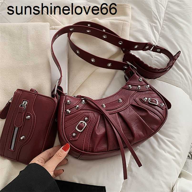 Rivets Design Half Moon PU Leather Armpit Crossbody Bag Winter Punk Style Vintage Shoulder Purses and Handbags 2 Pcs set 211023, Beige
Rivets Design Half Moon PU Leather Armpit Crossbody Bag Winter Punk Style Vintage Shoulder Purses and Handbags 2 Pcs set 211023, Beige