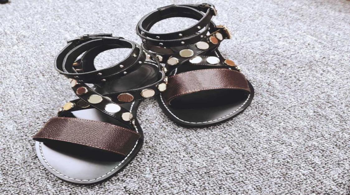 Fashion designer ladies sandals high heels super star rivets sandals to send shoes box size 35423173800, Black
Fashion designer ladies sandals high heels super star rivets sandals to send shoes box size 35423173800, Black