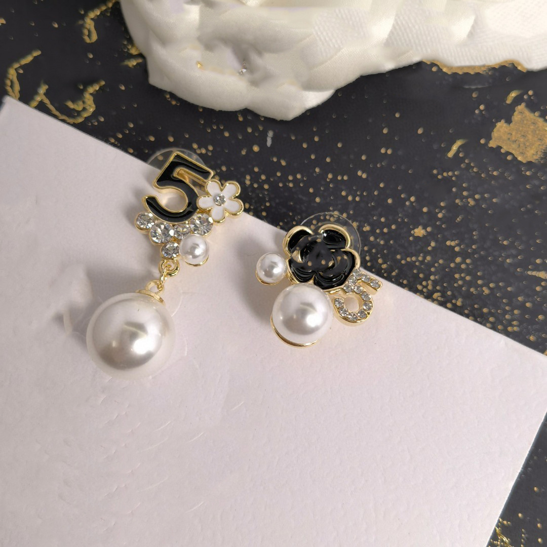 luxury Stud Designer for women Earrings classic jewelry letter ccity Woman gold Earring 64033
luxury Stud Designer for women Earrings classic jewelry letter ccity Woman gold Earring 64033