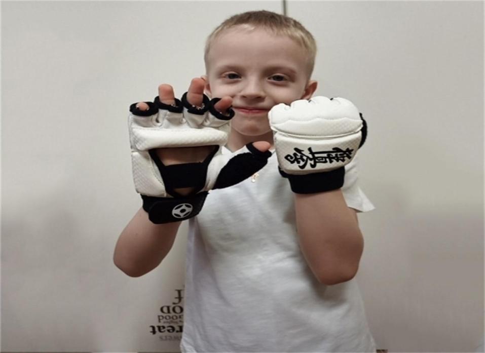 Quality Kyokushin Karate Fighting Hand Protector Kyokushinkai Gloves Martial Arts Sports Fitness Boxing 2202229189397
Quality Kyokushin Karate Fighting Hand Protector Kyokushinkai Gloves Martial Arts Sports Fitness Boxing 2202229189397