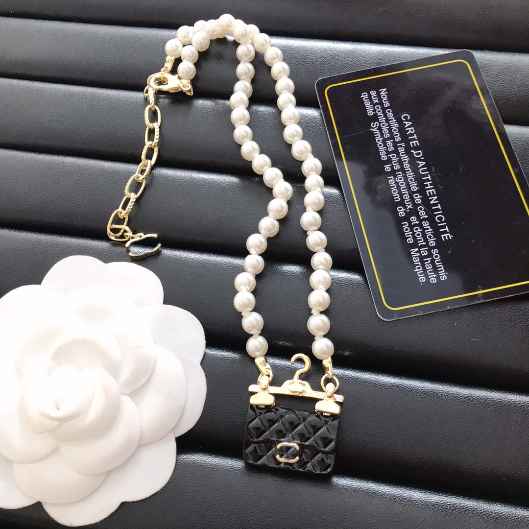Luxury Designer Clover Necklaces for Women Pendant Chains Asymmetric Chain Popular Brand Chains Necklace Fashion Gold Plated Long Chain
Luxury Designer Clover Necklaces for Women Pendant Chains Asymmetric Chain Popular Brand Chains Necklace Fashion Gold Plated Long Chain