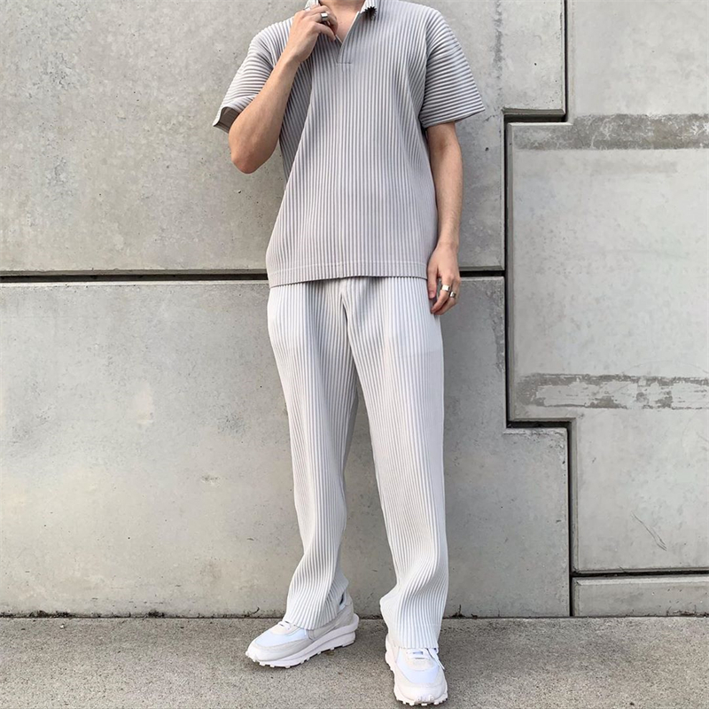 Men's Polos Simple Casual Miyake Homme Plisse Pleated Fabric Loose Top Lapel Short Sleeve Polo Shirt 230526