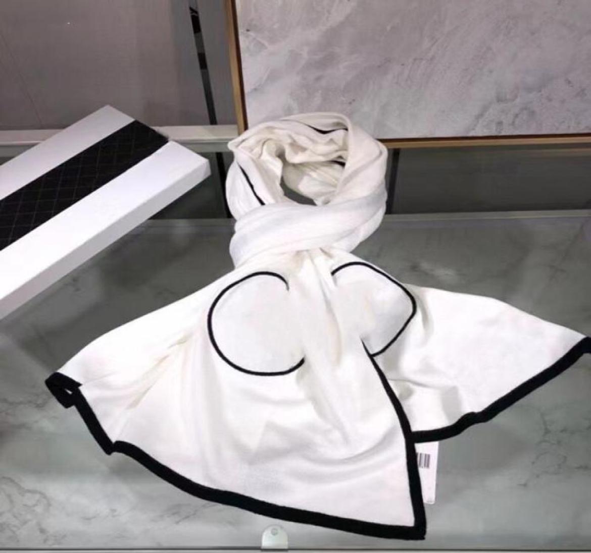 2021 Scarf for womens luxurys Pashmina Top quality Silks Cotton Blend Women Fashion Silk Scarfs Designers Scarves7917581
2021 Scarf for womens luxurys Pashmina Top quality Silks Cotton Blend Women Fashion Silk Scarfs Designers Scarves7917581