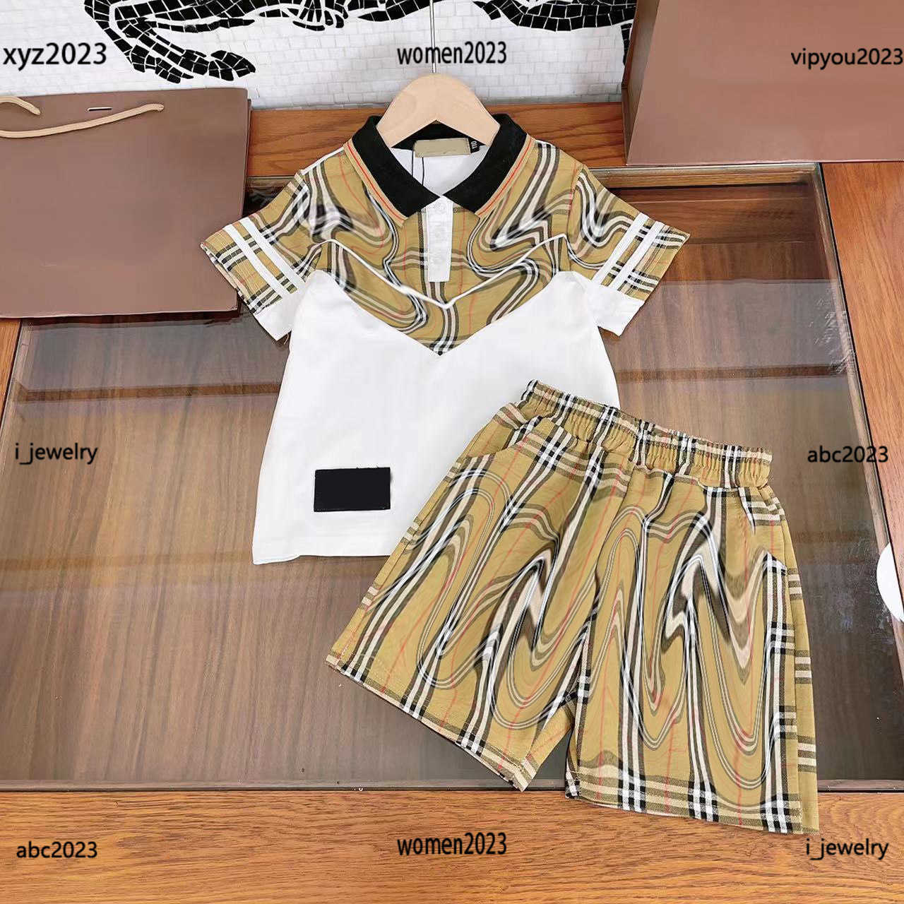 luxury baby Tracksuits KIds T-shirt Sets Child suits 2pcs Splice design lapel T-shirt and cross stripe design shorts #Multiple product, #1
luxury baby Tracksuits KIds T-shirt Sets Child suits 2pcs Splice design lapel T-shirt and cross stripe design shorts #Multiple product, #1