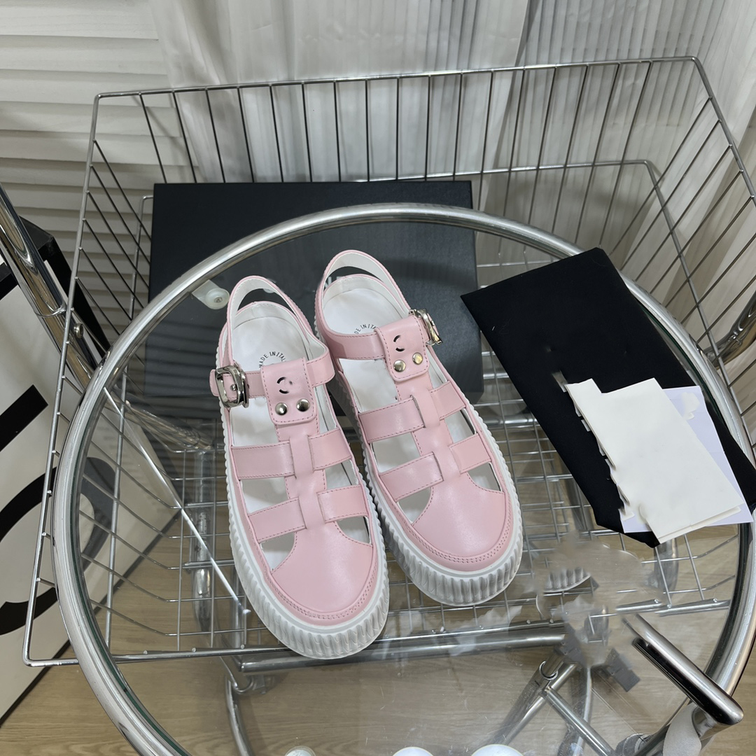 Designer CC Beach Shoes Luxury Sandals Fashion Slippers Women Classic Shoe High Quality Outdoor Slides laah
Designer CC Beach Shoes Luxury Sandals Fashion Slippers Women Classic Shoe High Quality Outdoor Slides laah