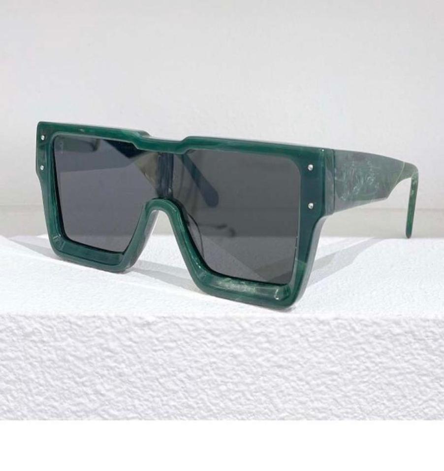 Fashionable Cyclone Sunglasses mens square contour frame deep bevel gradient lens Monogram flower nose frame clear glasses with bo8942016
Fashionable Cyclone Sunglasses mens square contour frame deep bevel gradient lens Monogram flower nose frame clear glasses with bo8942016