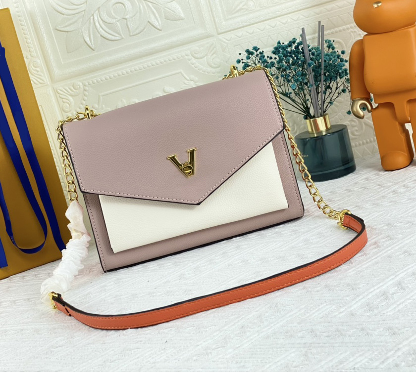 Designer womens shoulder bags luxury Mylockme BB handbags top-quality leather flower letters chain bag ladies fashion metal digram crossbody makeup purses, 51418#metal digram 
Designer womens shoulder bags luxury Mylockme BB handbags top-quality leather flower letters chain bag ladies fashion metal digram crossbody makeup purses, 51418#metal digram