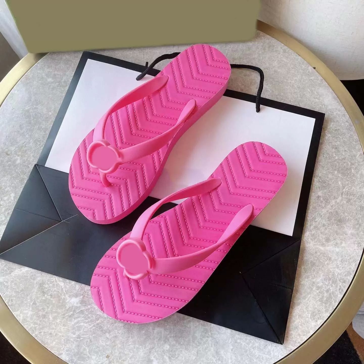 Women Slippers Designer Sandals V-shaped Flip Flops Classic Waterproof Non-Slip Beach Shoes Colorful Flat Slippers Soft Foam Sole Casual Sandal
Women Slippers Designer Sandals V-shaped Flip Flops Classic Waterproof Non-Slip Beach Shoes Colorful Flat Slippers Soft Foam Sole Casual Sandal