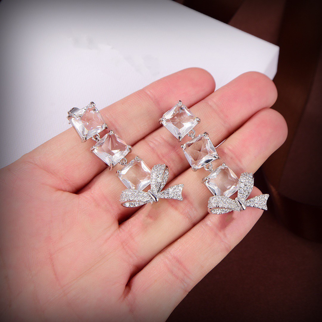Stud earrings designer fashion Celinity baroque earrings for woman love silver gold geometric stud snowman luxury jewelry hoop women studs designers AC1
Stud earrings designer fashion Celinity baroque earrings for woman love silver gold geometric stud snowman luxury jewelry hoop women studs designers AC1