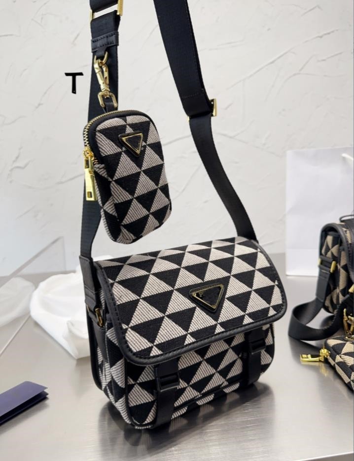 5A designer men's bag, briefcase, original waterproof fabric material, diamond pattern, women's shoulder bag,22CM P zc, Black brown grid
5A designer men's bag, briefcase, original waterproof fabric material, diamond pattern, women's shoulder bag,22CM P zc, Black brown grid