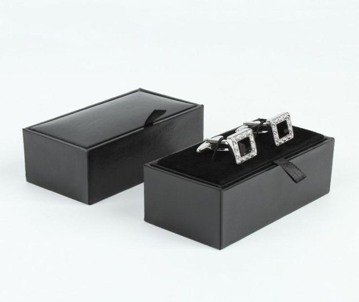 Jewelry Boxes Whole Black Leather Mens Luxury Cufflinks Box Gift Storage Case Custom Logo Shirt cuff box4506047
Jewelry Boxes Whole Black Leather Mens Luxury Cufflinks Box Gift Storage Case Custom Logo Shirt cuff box4506047