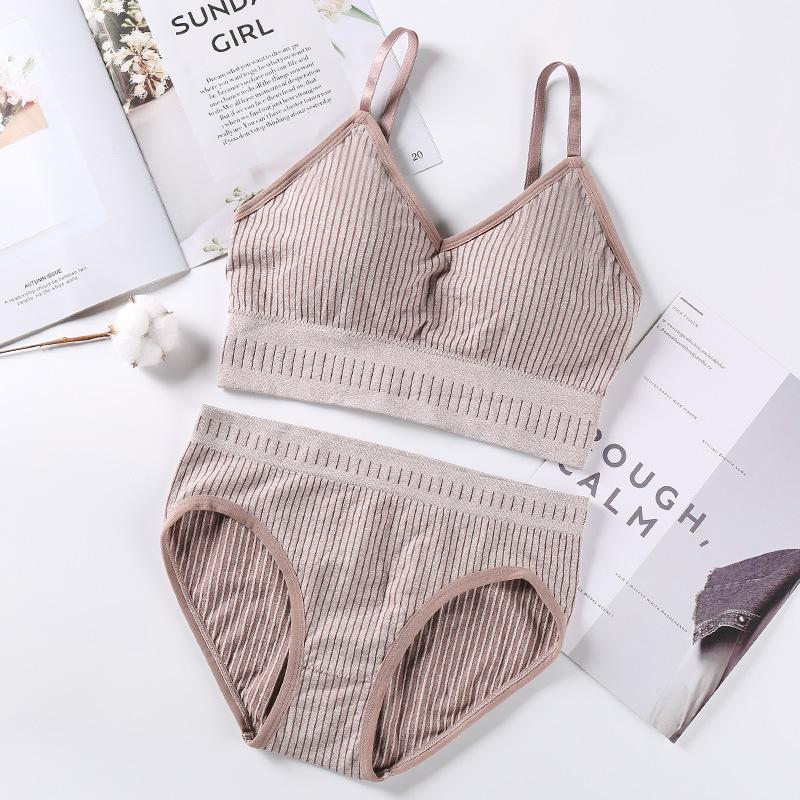 Bras Sets Women Seamless Bra Panties Set Fitness Cropped Top Female Underwear Active Wear Brief Sexy Lingerie Removable PadsBras, Blue
Bras Sets Women Seamless Bra Panties Set Fitness Cropped Top Female Underwear Active Wear Brief Sexy Lingerie Removable PadsBras, Blue