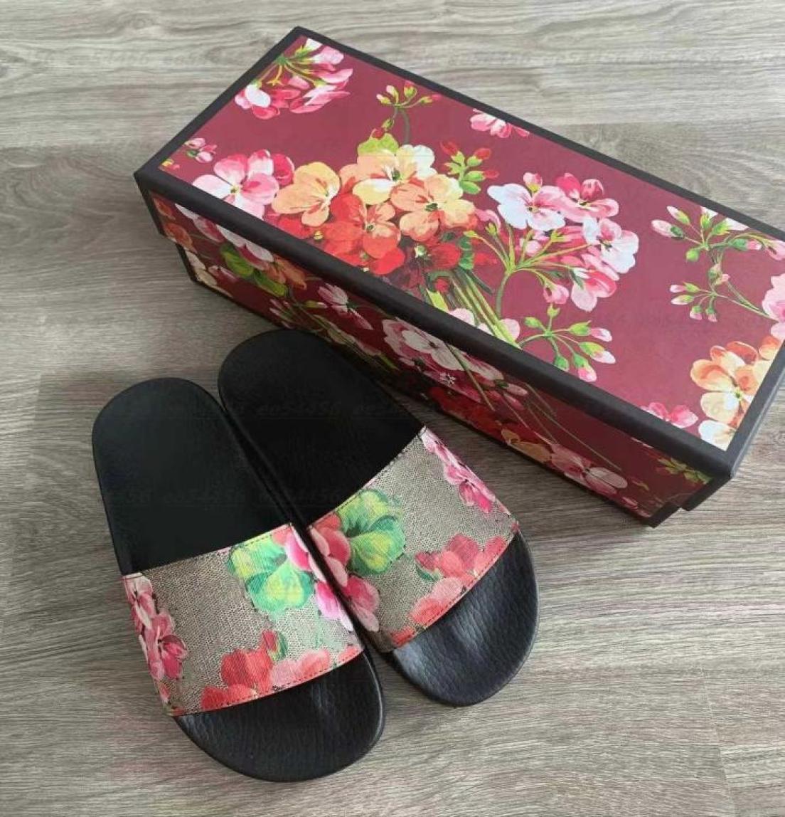 Top quality Women Men Beach Luxury designers Slippers sandals Summer Fashion Flip Flops Genuine Leather lady Metal shoes sneakers 2839442, Red
Top quality Women Men Beach Luxury designers Slippers sandals Summer Fashion Flip Flops Genuine Leather lady Metal shoes sneakers 2839442, Red