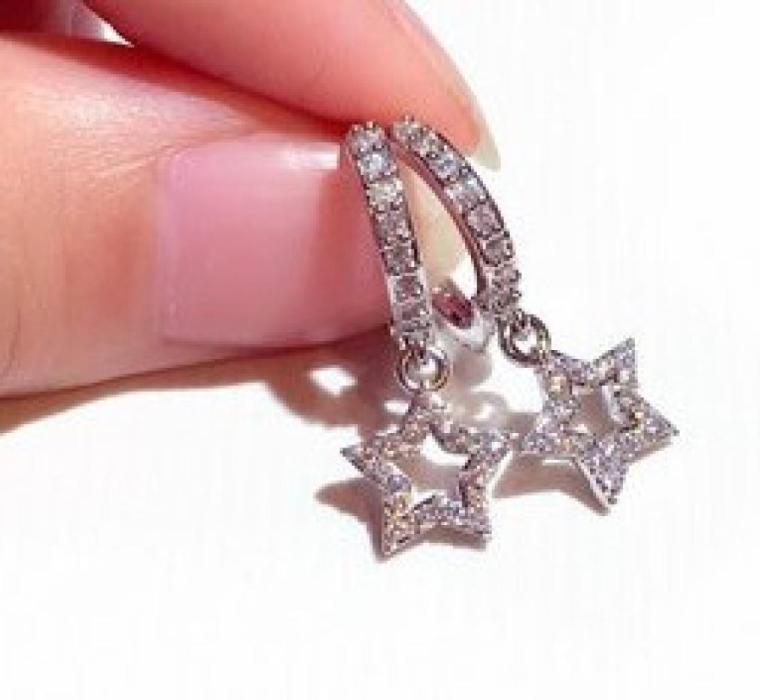 Super glittering cute new ins trendy fashion luxury designer diamond zircon lovely star clip snap earrings for woman girls3188045
Super glittering cute new ins trendy fashion luxury designer diamond zircon lovely star clip snap earrings for woman girls3188045