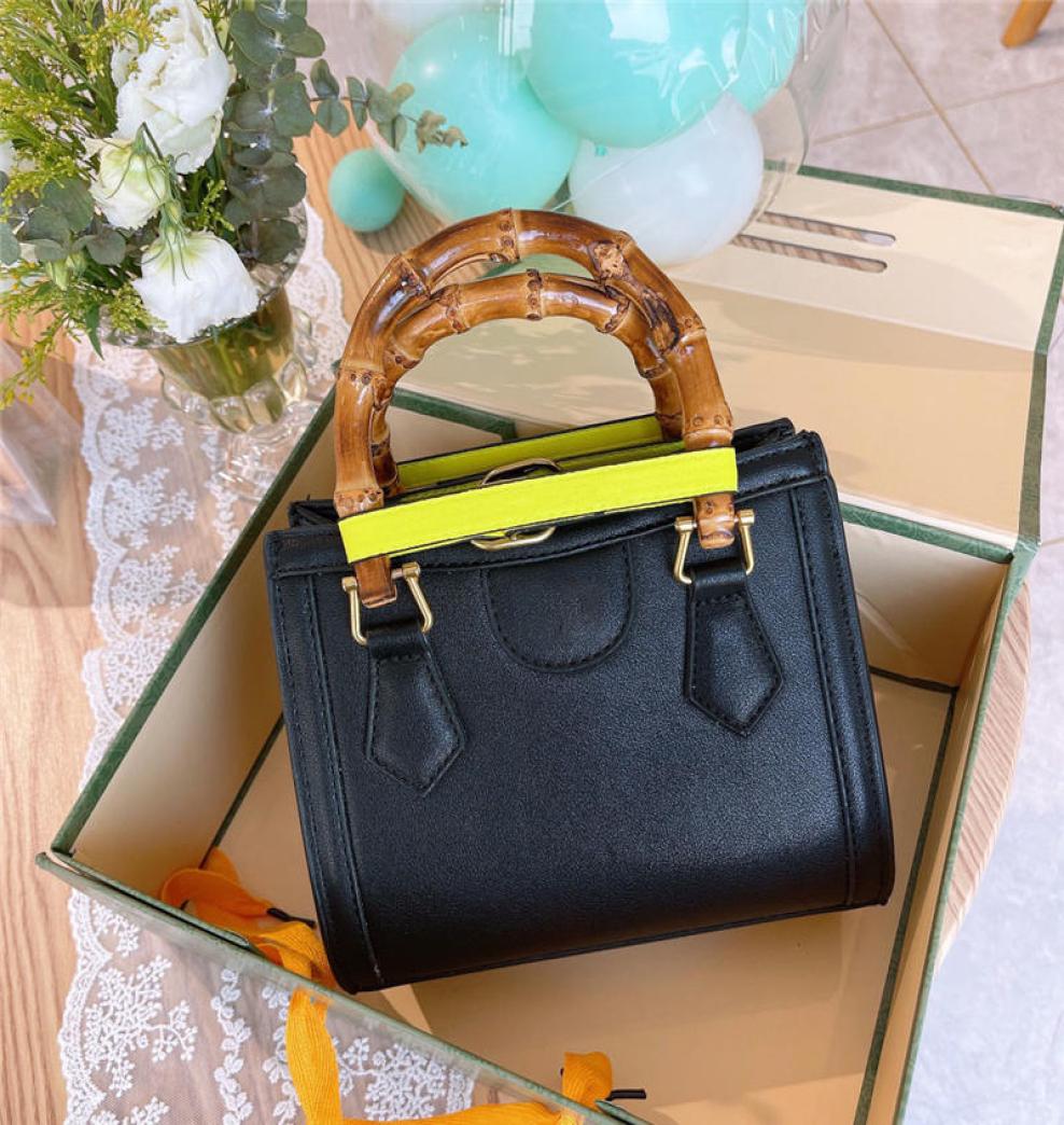 Designers Bags Lady Bamboo Handbag Color Matching Paty Buckles Large Capacity Lady Shopping Bag Vintage Style Fashion Crossbody Ba6584681, Ivory
Designers Bags Lady Bamboo Handbag Color Matching Paty Buckles Large Capacity Lady Shopping Bag Vintage Style Fashion Crossbody Ba6584681, Ivory