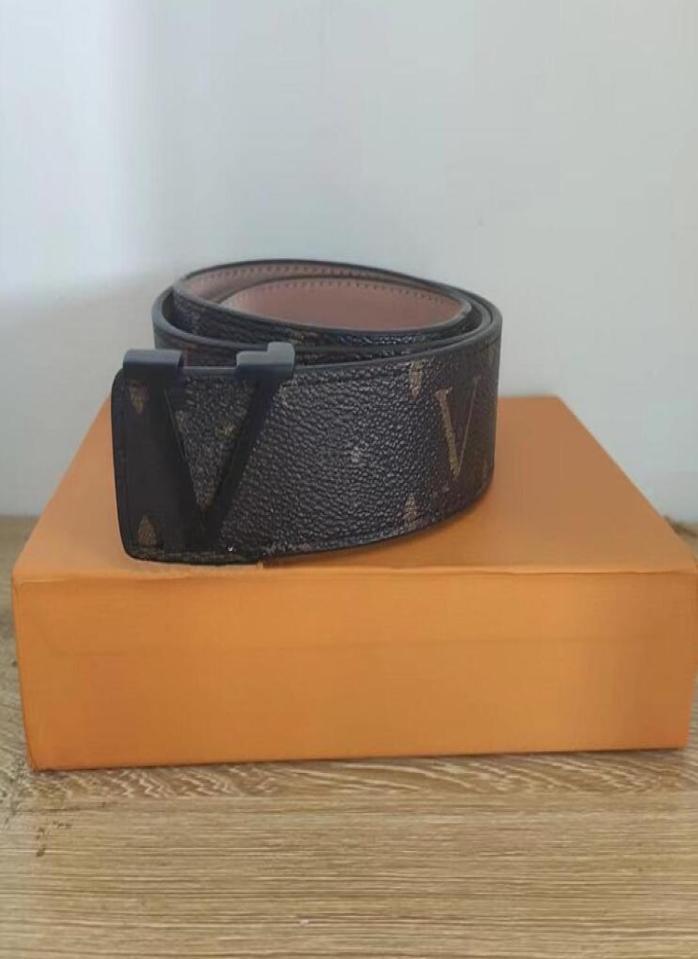 Designer letter belt head layer cowhide smooth Buckle Black Gold Buckle lattice luxury double sided LBV luxury brand box 12 colors9289410
Designer letter belt head layer cowhide smooth Buckle Black Gold Buckle lattice luxury double sided LBV luxury brand box 12 colors9289410