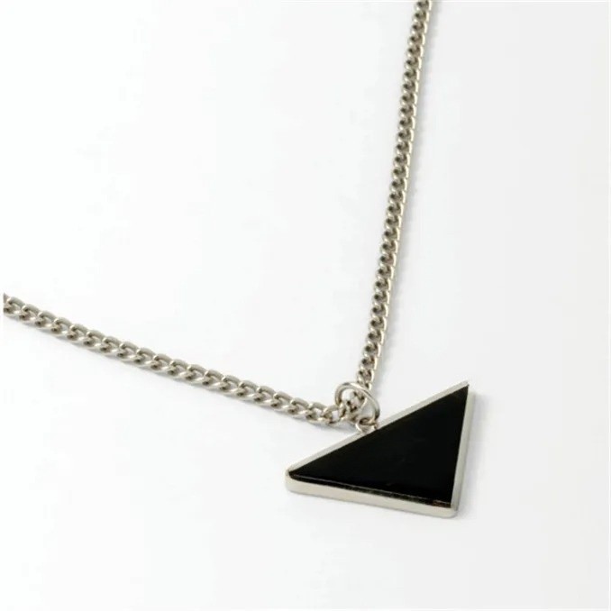 Luxurys Personality Clavicle Chain Sale Pendant Necklaces for Man Woman Fashion Inverted Triangle Letter Designers Brand Jewelry Trendy
Luxurys Personality Clavicle Chain Sale Pendant Necklaces for Man Woman Fashion Inverted Triangle Letter Designers Brand Jewelry Trendy