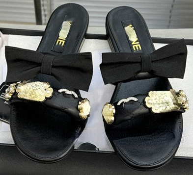 High Edition Pearl Flip-flops Women's 2023 New Bow Flat Metal with Fairy Resort Flip-flops, Black
High Edition Pearl Flip-flops Women's 2023 New Bow Flat Metal with Fairy Resort Flip-flops, Black