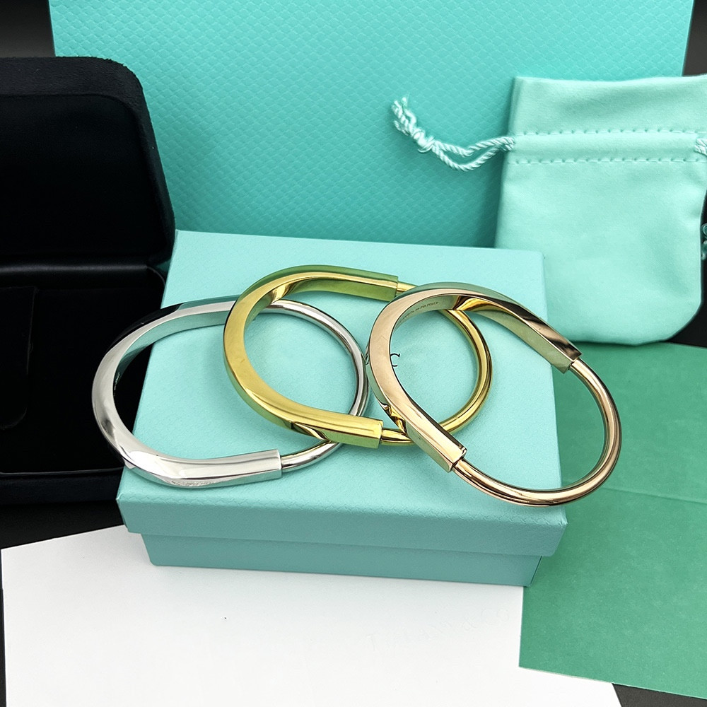 Steel Bracelet High Luxury Designer Lock Bracelet Silver Rose Gold Bracelet Women's Jewelry Accessories Holiday
Steel Bracelet High Luxury Designer Lock Bracelet Silver Rose Gold Bracelet Women's Jewelry Accessories Holiday