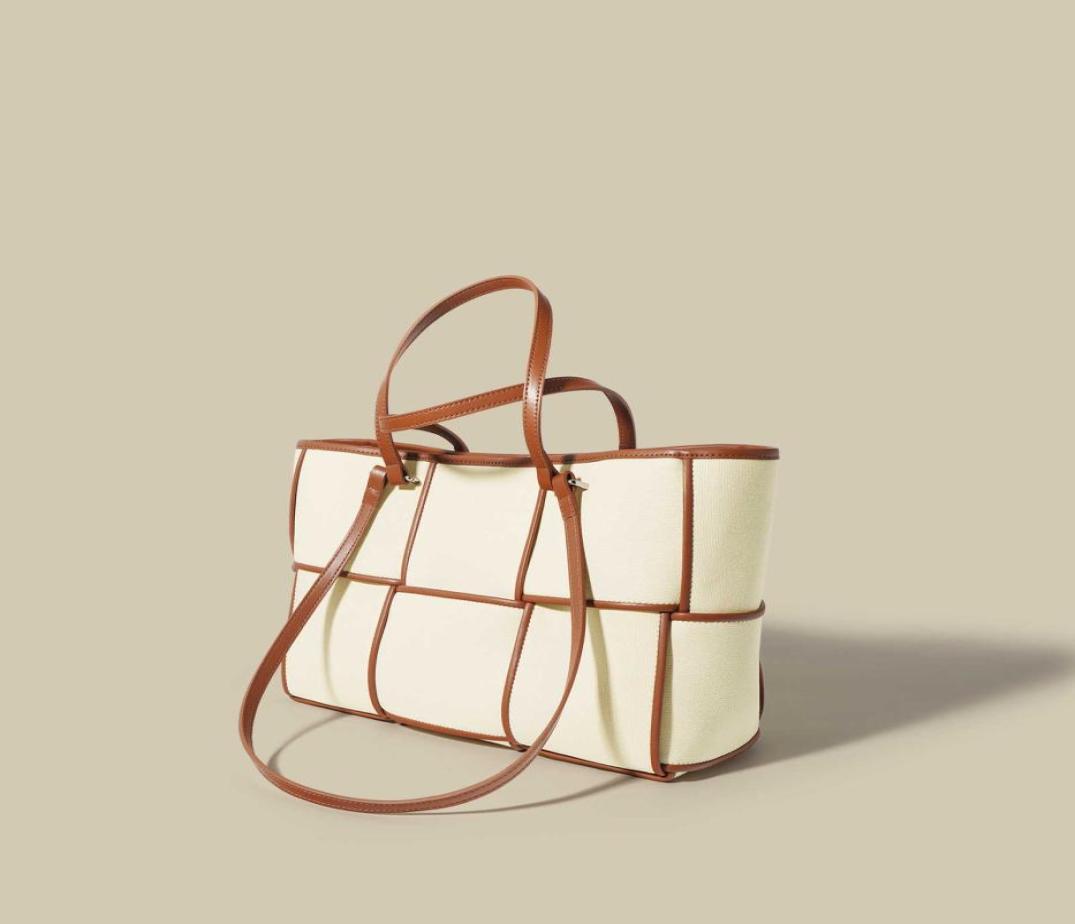 Bottegas Bag Point Venetas Simple Fashion Woven Large Capacity Commuter Tote Cowhide Canvas One Shoulder Handbag9559240, Multi
Bottegas Bag Point Venetas Simple Fashion Woven Large Capacity Commuter Tote Cowhide Canvas One Shoulder Handbag9559240, Multi