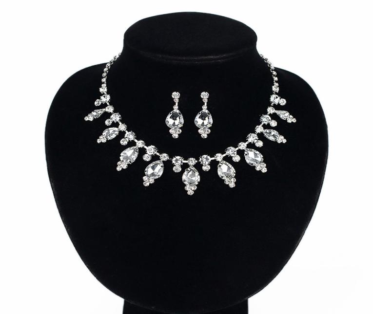 2017 New Wedding Costume Accessories Cubic Zircon Crystal Bridal Earrings And Necklace Jewelry Sets For Brides5180074, Silver
2017 New Wedding Costume Accessories Cubic Zircon Crystal Bridal Earrings And Necklace Jewelry Sets For Brides5180074, Silver