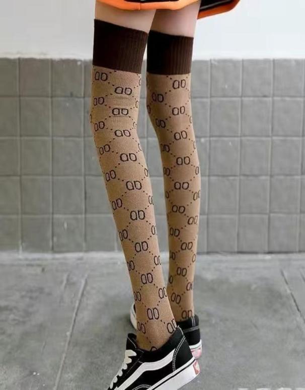 Multicolor Womens Cotton Socks Luxury Letter Print Women Long Stocking Fashion Girls Over Knee Sock High Quality2910127, Blue
Multicolor Womens Cotton Socks Luxury Letter Print Women Long Stocking Fashion Girls Over Knee Sock High Quality2910127, Blue