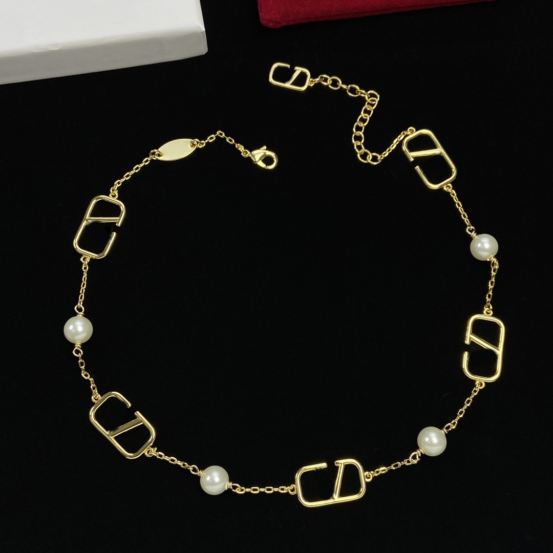 Letter V Pendant Necklaces Designer Luxury Chokers Pearl Necklace For Women Jewelry Gold Valentinoity Necklace Woman 434576
Letter V Pendant Necklaces Designer Luxury Chokers Pearl Necklace For Women Jewelry Gold Valentinoity Necklace Woman 434576