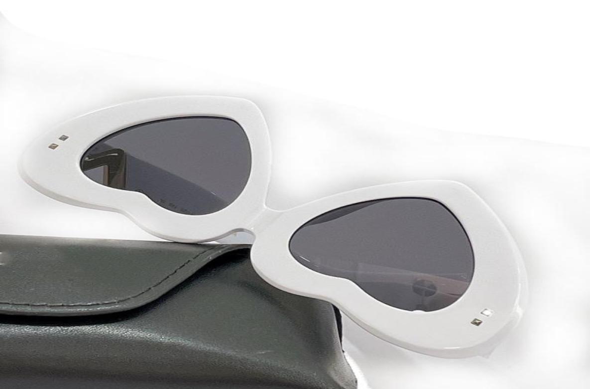 Sunglasses for Women crystal cut engraved heart frame 4014 mens womens Brand designer sunglasses Original Box1565559
Sunglasses for Women crystal cut engraved heart frame 4014 mens womens Brand designer sunglasses Original Box1565559