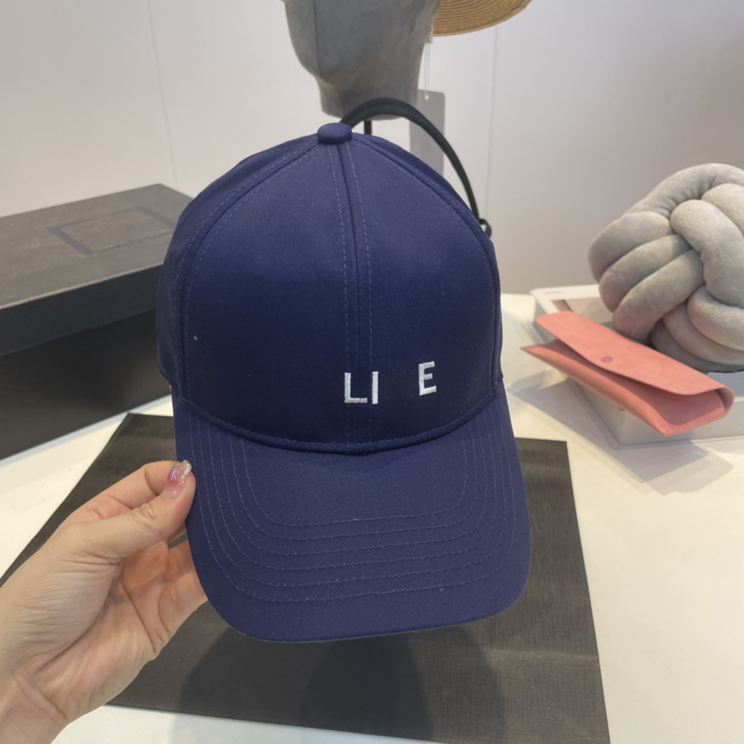 Luxurys Designer Letter Baseball Cap For Man and Women Embroidery Breathabl Caps Suitable for Couples Social Classic Hat Gatherings Tennis Training Match good nice, White
Luxurys Designer Letter Baseball Cap For Man and Women Embroidery Breathabl Caps Suitable for Couples Social Classic Hat Gatherings Tennis Training Match good nice, White