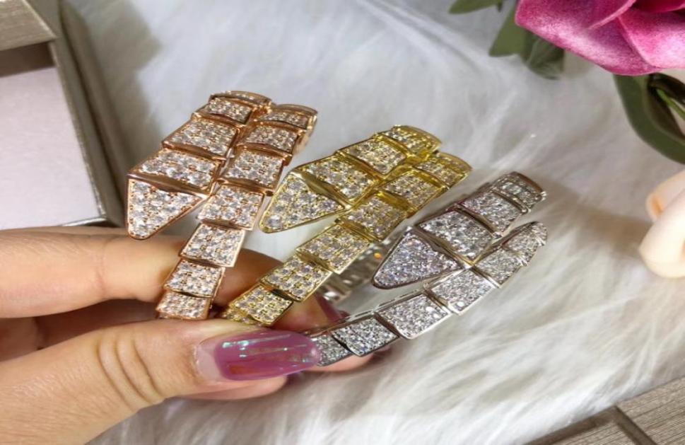 Fashion Lady Women Brass 18K Gold Plated Single Circle Setting Full Diamond Snake Shape Elasticity Wide Open Bracelets Ba5037181
Fashion Lady Women Brass 18K Gold Plated Single Circle Setting Full Diamond Snake Shape Elasticity Wide Open Bracelets Ba5037181