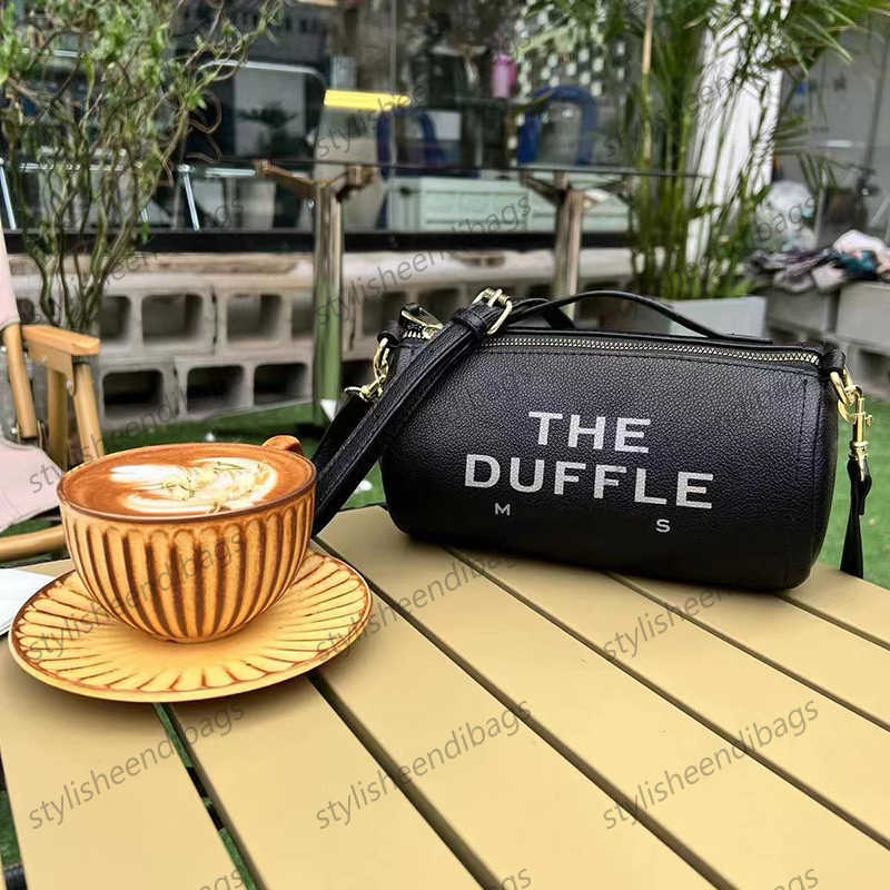 Designer Shoulder Bag women fashion leather Cross Body bag Famous handbag Cylindrical bag womens Handbags bags armpit bag stylisheendibags, Red
Designer Shoulder Bag women fashion leather Cross Body bag Famous handbag Cylindrical bag womens Handbags bags armpit bag stylisheendibags, Red