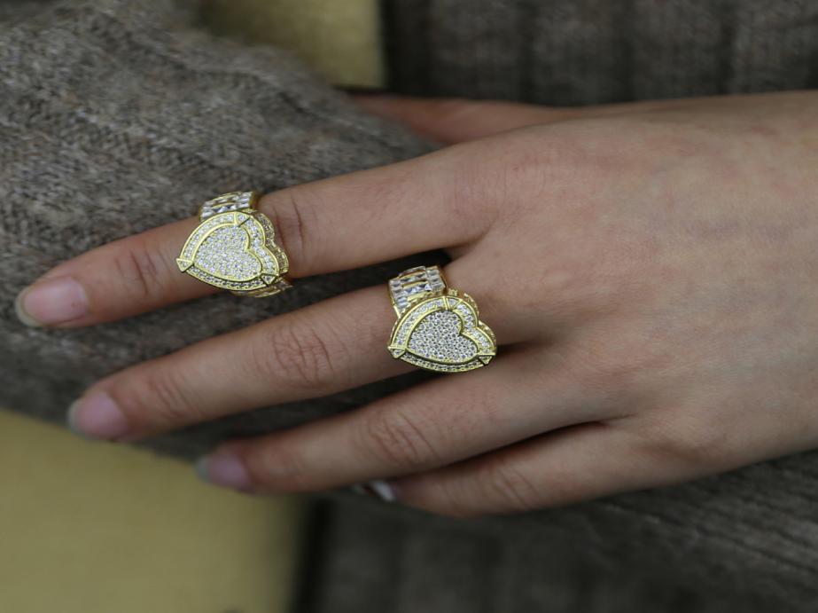Iced Out Clear Crystal Cubic Zircon Heart Cz Wedding Engagement Ring for Hip Hop Women Girl Charm Valentine039s Day Gift Jewelr7958793
Iced Out Clear Crystal Cubic Zircon Heart Cz Wedding Engagement Ring for Hip Hop Women Girl Charm Valentine039s Day Gift Jewelr7958793