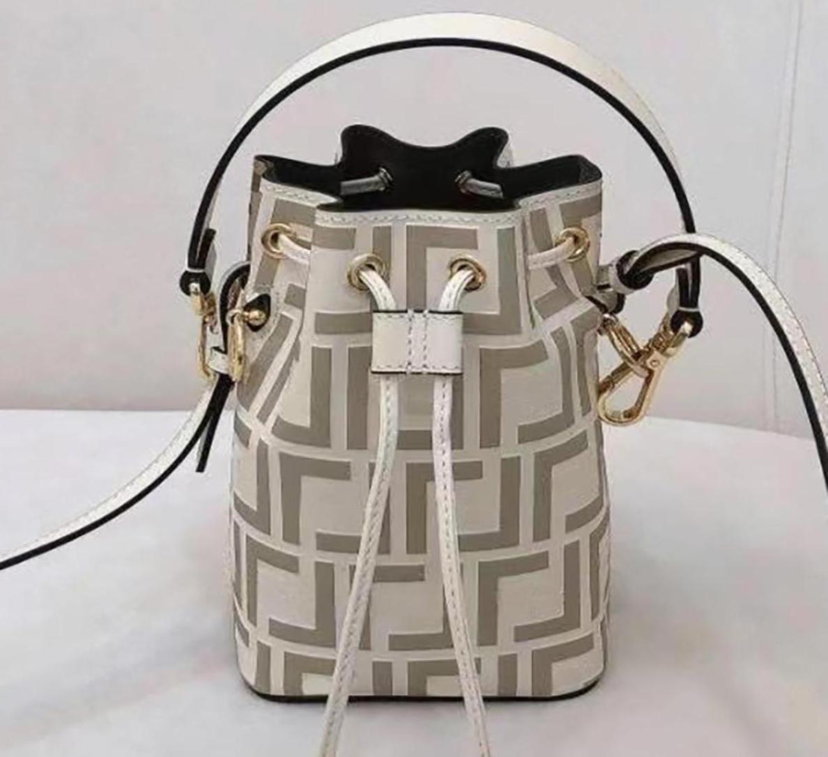 Mon Tresor mini Bucket Bag F ROMA lettering print luxury Designer Crossbody Shoulder Bags Handbaghandbags whole removable shou9633614, Sky blue
Mon Tresor mini Bucket Bag F ROMA lettering print luxury Designer Crossbody Shoulder Bags Handbaghandbags whole removable shou9633614, Sky blue