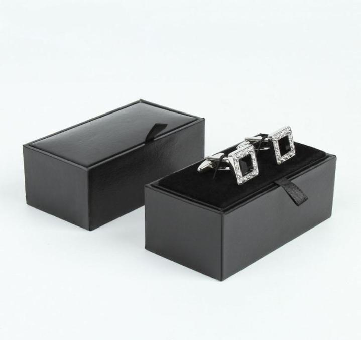 Jewelry Boxes Whole Black Leather Mens Luxury Cufflinks Box Gift Storage Case Custom Logo Shirt cuff box3239058
Jewelry Boxes Whole Black Leather Mens Luxury Cufflinks Box Gift Storage Case Custom Logo Shirt cuff box3239058