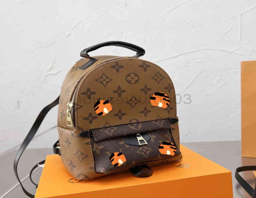 Designer Bag Leather Backpack Mens Woman Mini Backpack 2022 New Large Capacity Exquisite Small Versatile Super Beautiful Backpack8165163, Clear
Designer Bag Leather Backpack Mens Woman Mini Backpack 2022 New Large Capacity Exquisite Small Versatile Super Beautiful Backpack8165163, Clear