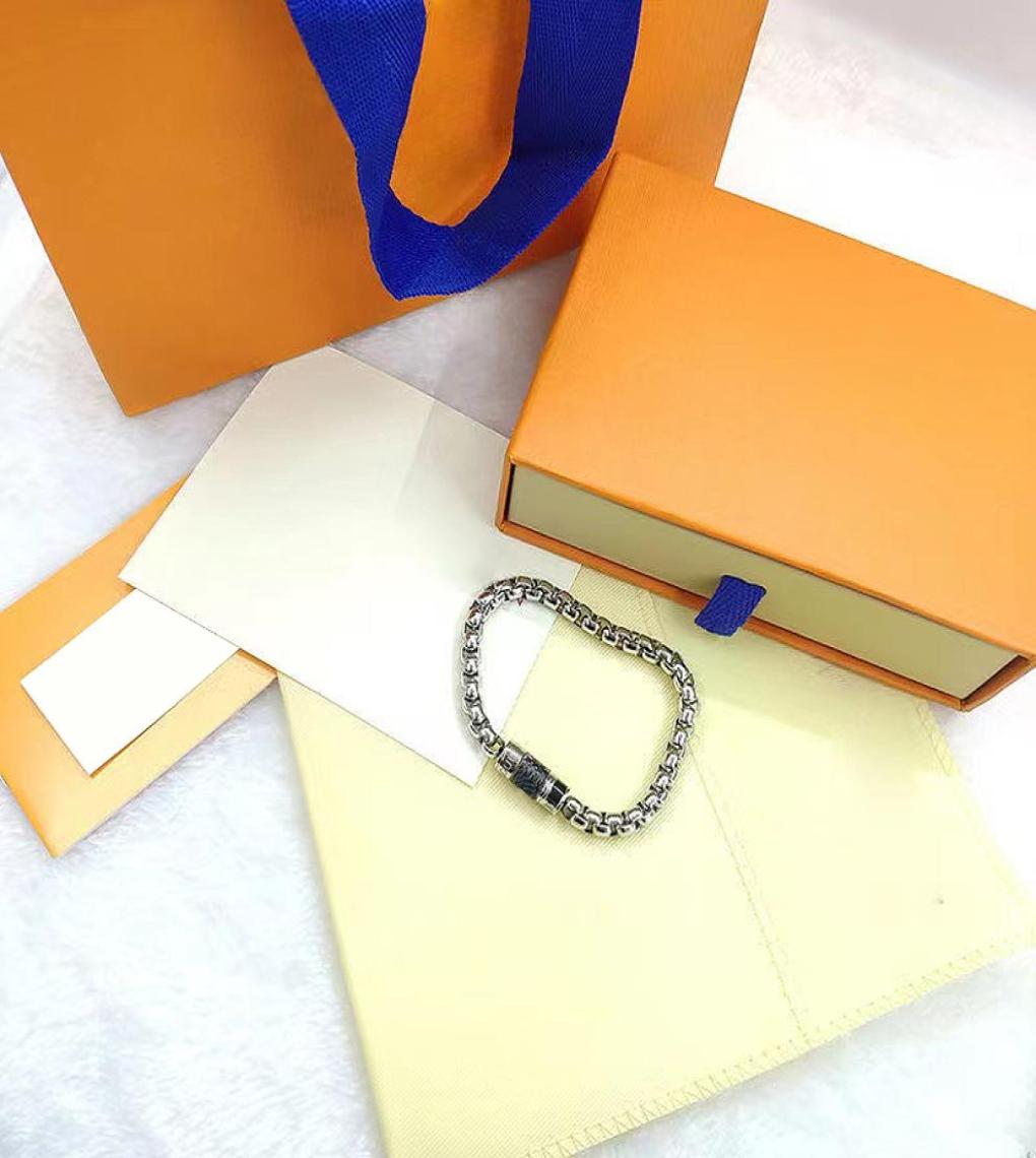 Luxurys Offical Bottel Desingers Charm Bracelets Exquisite and Delicate Freshwater Fahion Pearl Bacelet Leisure Light Luxury Brace4784964
Luxurys Offical Bottel Desingers Charm Bracelets Exquisite and Delicate Freshwater Fahion Pearl Bacelet Leisure Light Luxury Brace4784964