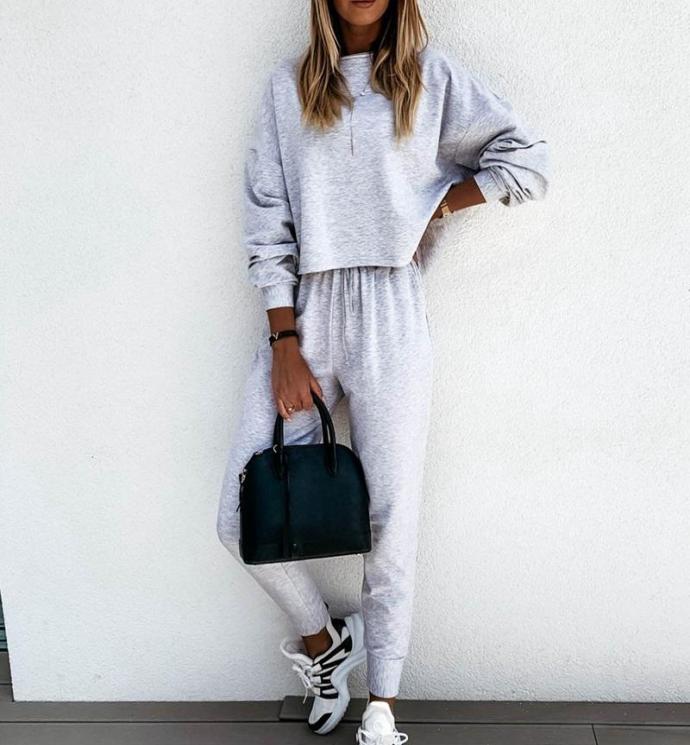Women039s Tracksuits VSLLWQ Tracksuit Women Set O Neck Loose Crop Top SweatshirtLace Up Pencil Pants 2 Pieces Sets 2021 Autum7882691, Black
Women039s Tracksuits VSLLWQ Tracksuit Women Set O Neck Loose Crop Top SweatshirtLace Up Pencil Pants 2 Pieces Sets 2021 Autum7882691, Black