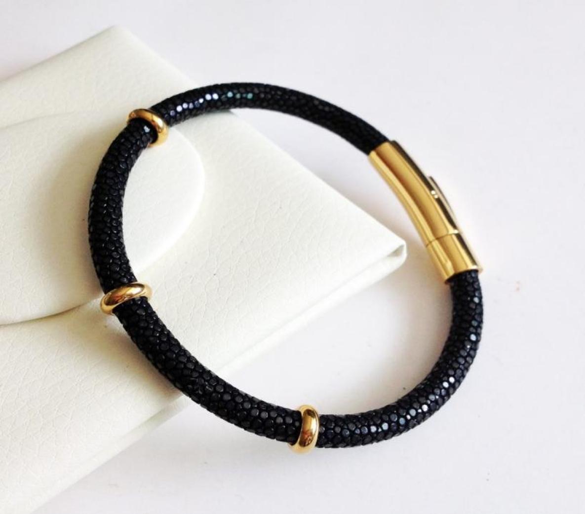 BC Charm Genuine Luxury Thailand Stingray Leather Bangle Strap with Round Metal Bracelet for Men Gift5686178
BC Charm Genuine Luxury Thailand Stingray Leather Bangle Strap with Round Metal Bracelet for Men Gift5686178