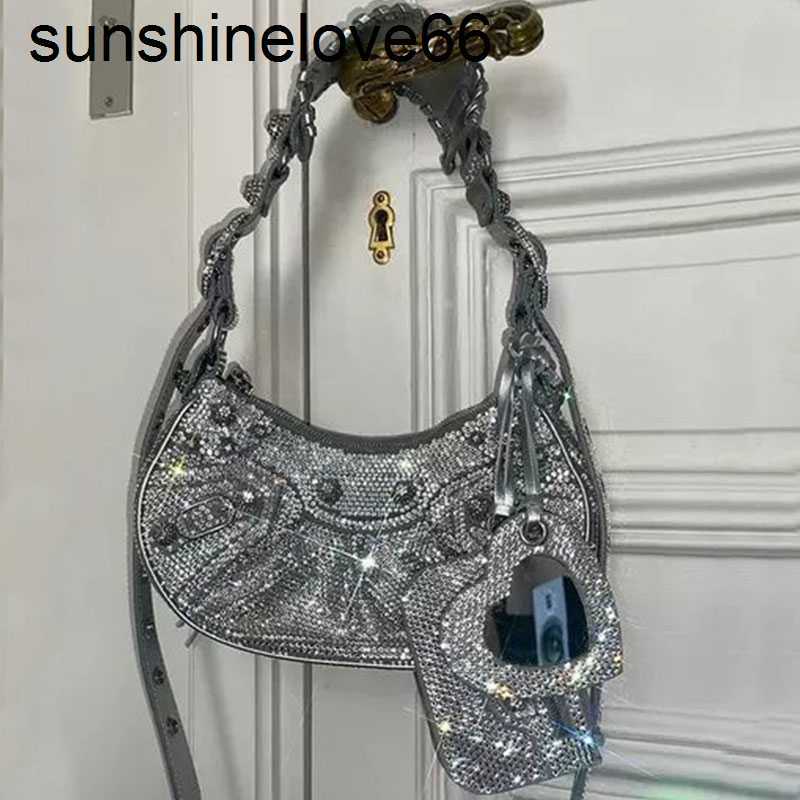 Diamante half amonth Bags Crescent Armpit Handbag Women Crossbody Handbags Soft Cow Leather Shoulder Strap Rhinestone Quality Coin Wallet Zipper Pocket
Diamante half amonth Bags Crescent Armpit Handbag Women Crossbody Handbags Soft Cow Leather Shoulder Strap Rhinestone Quality Coin Wallet Zipper Pocket
