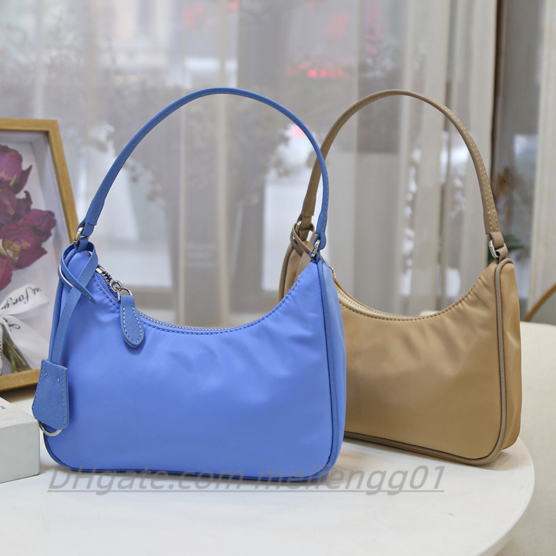High quality Triangle nylon Clutch Bags man womens Luxurys designer handbags hobo purses lady handbags fashion cross body shoulder bags Totes wallets, 1-blue
High quality Triangle nylon Clutch Bags man womens Luxurys designer handbags hobo purses lady handbags fashion cross body shoulder bags Totes wallets, 1-blue