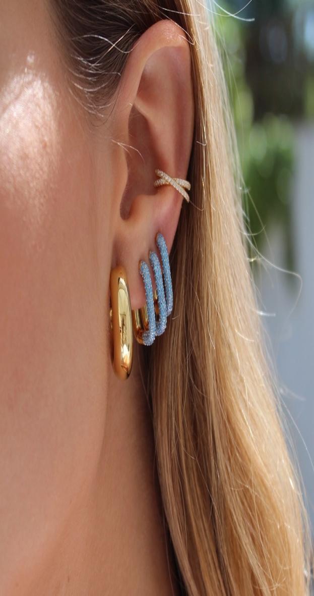 Top Quality Women Fashion CZ Small Hoop Earrings Elegant Statement Gold Color Rainbow Huggie Earring for Girls Wedding Jewelry Gif3592193
Top Quality Women Fashion CZ Small Hoop Earrings Elegant Statement Gold Color Rainbow Huggie Earring for Girls Wedding Jewelry Gif3592193