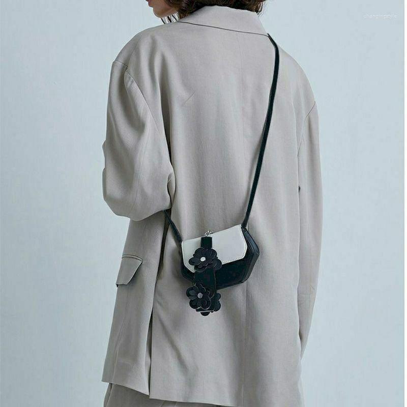 Waist Bags Foufurieux Korean Niche Design Minimalist Flower Handbag Personalized Contrast Color Shoulder Versatile Crossbody Small Bag, Small black
Waist Bags Foufurieux Korean Niche Design Minimalist Flower Handbag Personalized Contrast Color Shoulder Versatile Crossbody Small Bag, Small black