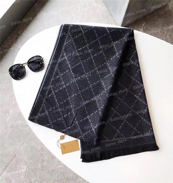 Mens Women Designer Scarf Shawl Winter Warm Woman Scarves Womens Luxurys Pashmina Classic Cashmere Scarf For Men Full Letter 180cm4194198
Mens Women Designer Scarf Shawl Winter Warm Woman Scarves Womens Luxurys Pashmina Classic Cashmere Scarf For Men Full Letter 180cm4194198