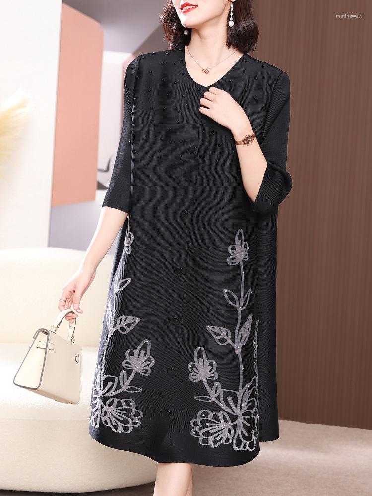 Casual Dresses Pleated High-end Dress Spring 2023 Mother Foreign Style Age Reduction Size Women's Shirt, Red
Casual Dresses Pleated High-end Dress Spring 2023 Mother Foreign Style Age Reduction Size Women's Shirt, Red