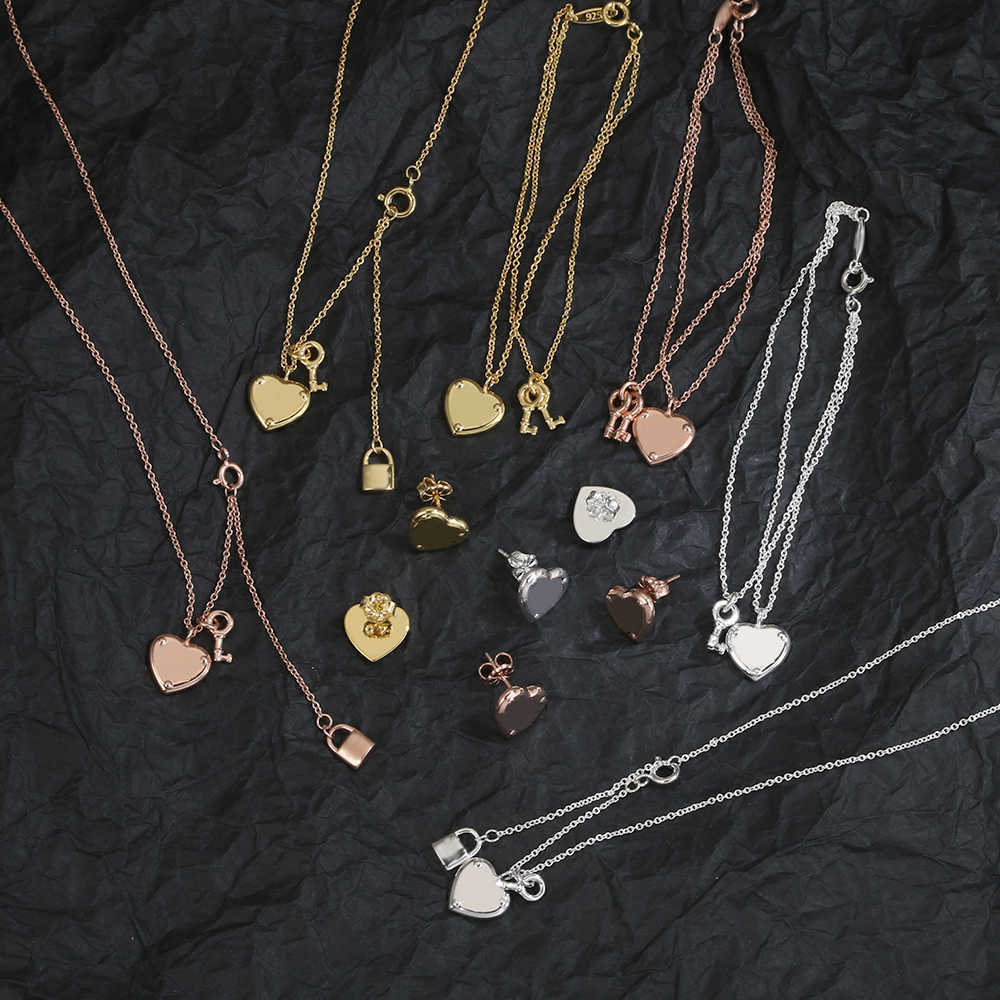 Pendant Necklaces heartshaped necklace key lock light luxury jewelry women's new vintage gift party free delivery AA230526
Pendant Necklaces heartshaped necklace key lock light luxury jewelry women's new vintage gift party free delivery AA230526