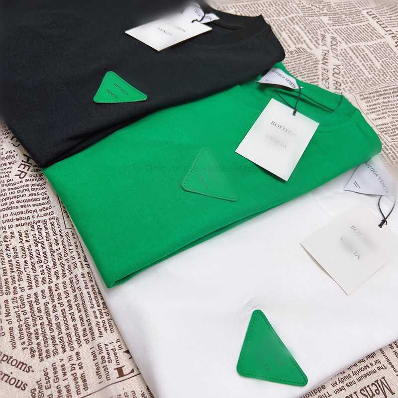 Designer Luxury Brand Botegas Vneta Short Sleeve Women' Fashion Brand Couple T-shirt with Triangle Leather Logo Pure Cotton Loose T-shirt for Women, White
Designer Luxury Brand Botegas Vneta Short Sleeve Women' Fashion Brand Couple T-shirt with Triangle Leather Logo Pure Cotton Loose T-shirt for Women, White