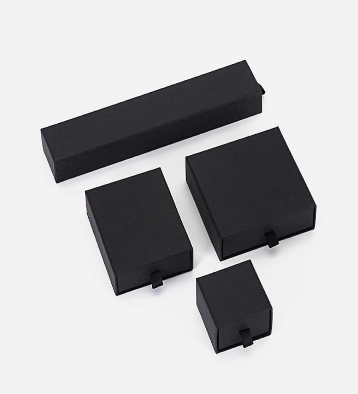 DDisplayClassic Style Black Jewelry Set Box Wedding Ring Case Necklace Gift Package Earring Studs Packing Bracelet Drawer Bo8314058
DDisplayClassic Style Black Jewelry Set Box Wedding Ring Case Necklace Gift Package Earring Studs Packing Bracelet Drawer Bo8314058
