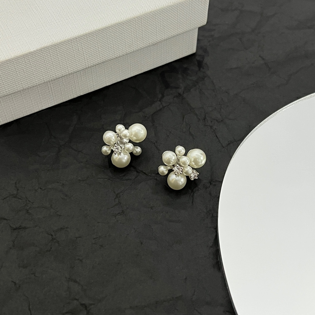 Simple Stud earrings designer fashion Celinity baroque earrings for woman love silver gold geometric stud snowman luxury jewelry hoop women studs designers AC1a
Simple Stud earrings designer fashion Celinity baroque earrings for woman love silver gold geometric stud snowman luxury jewelry hoop women studs designers AC1a
